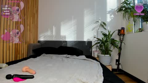 Snapshot of lily__love chatting on 10, 1, 2025 LILY online show from 10, 1, 2025