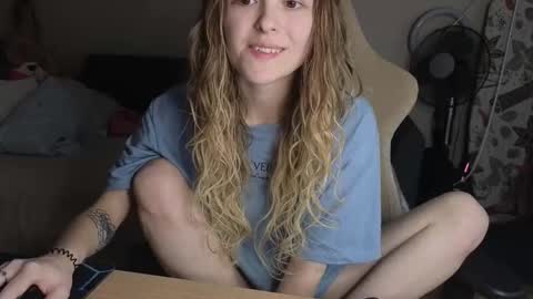 Snapshot of lily_and_jake chatting on 25, 11, 2025 lily_and_jake online show from 25, 11, 2025