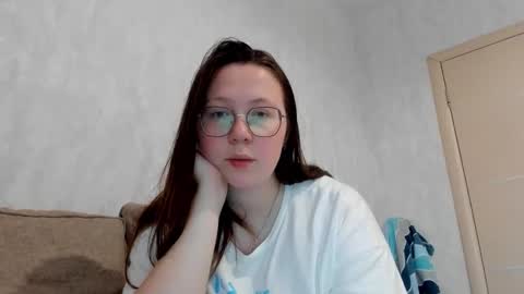Snapshot of lily_cheys chatting on 14, 10, 2025 Lily Chays online show from 14, 10, 2025