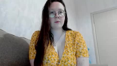 Snapshot of lily_cheys chatting on 15, 10, 2025 Lily Chays online show from 15, 10, 2025