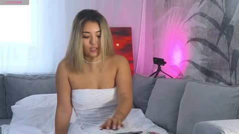 Snapshot of lily_foster_ chatting on 12, 12, 2024 Lily online show from 12, 12, 2024