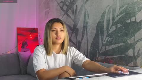 Snapshot of lily_foster_ chatting on 1, 1, 2025 Lily online show from 1, 1, 2025