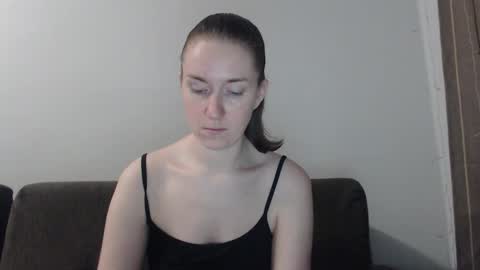 lily_love_x online show from 27, 10, 2025