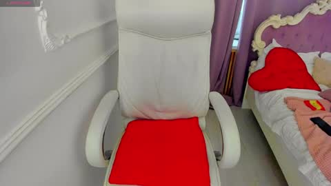 Lily online show from 10, 4, 2026