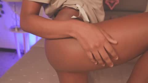 Lily Miiller online show from 26, 11, 2025