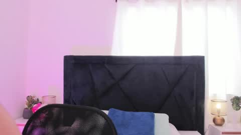 LilyWoodz online show from 6, 4, 2026