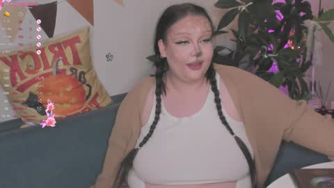 Snapshot of lilybelll chatting on 30, 10, 2025 Lily online show from 30, 10, 2025