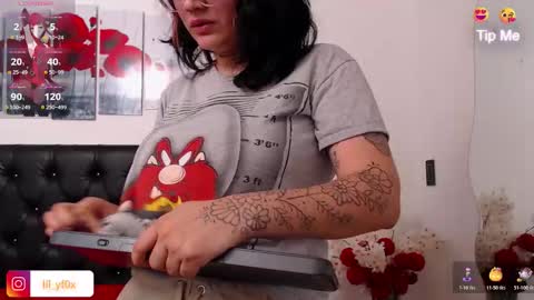 Snapshot of lilyfox23 chatting on 3, 11, 2025 lilyfox23 online show from 3, 11, 2025