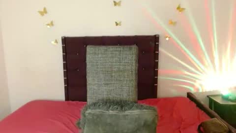 lilyloock1105 online show from 19, 4, 2026