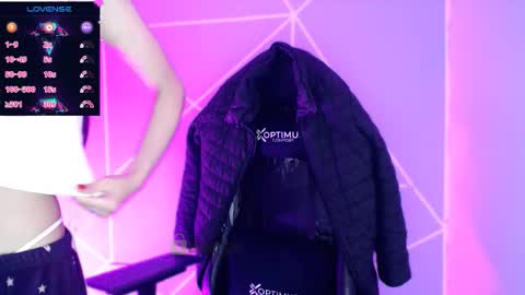 Snapshot of lilylouisee_ chatting on 2, 12, 2025 Liliana louise online show from 2, 12, 2025