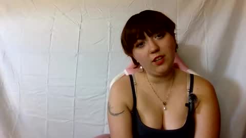 Snapshot of lilylovegood04 chatting on 5, 6, 2026 lily online show from 5, 6, 2026