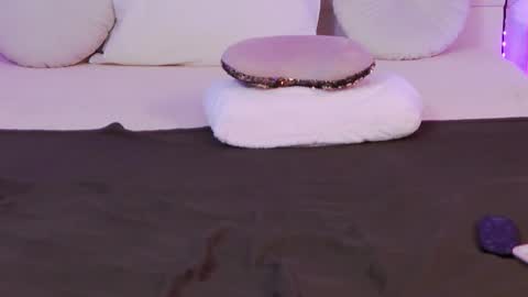      online show from 18, 2, 2025