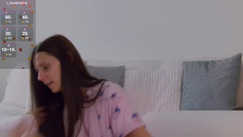 Snapshot of lilyroselyn chatting on 8, 11, 2025 Lily online show from 8, 11, 2025