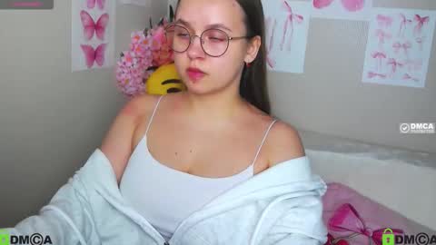 Snapshot of lilysweet13 chatting on 8, 10, 2025 Lily online show from 8, 10, 2025