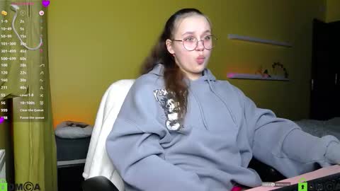 Snapshot of lilysweet13 chatting on 18, 10, 2025 Lily online show from 18, 10, 2025