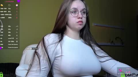 Snapshot of lilysweet13 chatting on 22, 10, 2025 Lily online show from 22, 10, 2025