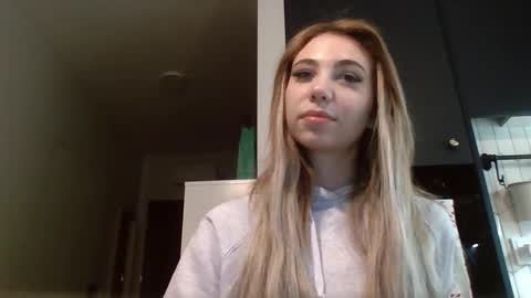 Snapshot of lilysweetgirl chatting on 22, 12, 2025 Lily online show from 22, 12, 2025