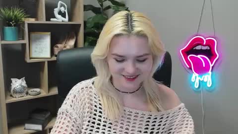 Snapshot of lilysweetxo chatting on 3, 3, 2026 Lily online show from 3, 3, 2026