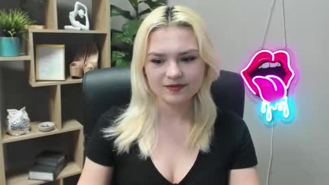 Snapshot of lilysweetxo chatting on 7, 3, 2026 Lily online show from 7, 3, 2026