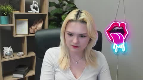 Snapshot of lilysweetxo chatting on 9, 3, 2026 Lily online show from 9, 3, 2026