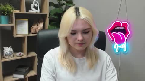 Snapshot of lilysweetxo chatting on 10, 3, 2026 Lily online show from 10, 3, 2026