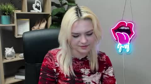 Snapshot of lilysweetxo chatting on 13, 3, 2026 Lily online show from 13, 3, 2026