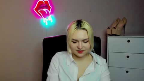 Snapshot of lilysweetxo chatting on 16, 3, 2026 Lily online show from 16, 3, 2026