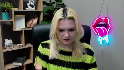 Snapshot of lilysweetxo chatting on 17, 3, 2026 Lily online show from 17, 3, 2026