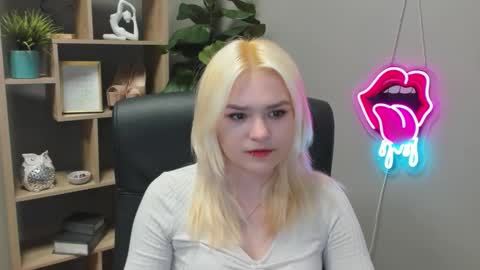 Snapshot of lilysweetxo chatting on 19, 3, 2026 Lily online show from 19, 3, 2026