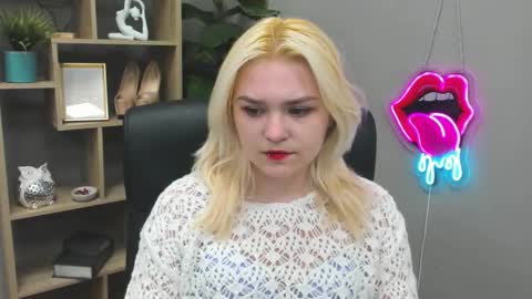 Snapshot of lilysweetxo chatting on 22, 3, 2026 Lily online show from 22, 3, 2026