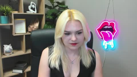 Snapshot of lilysweetxo chatting on 24, 3, 2026 Lily online show from 24, 3, 2026