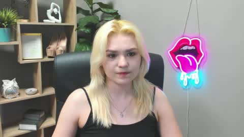 Snapshot of lilysweetxo chatting on 25, 3, 2026 Lily online show from 25, 3, 2026