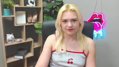 Snapshot of lilysweetxo chatting on 27, 3, 2026 Lily online show from 27, 3, 2026