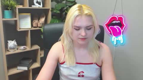 Snapshot of lilysweetxo chatting on 27, 3, 2026 Lily online show from 27, 3, 2026