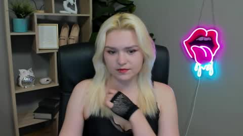 Snapshot of lilysweetxo chatting on 30, 3, 2026 Lily online show from 30, 3, 2026