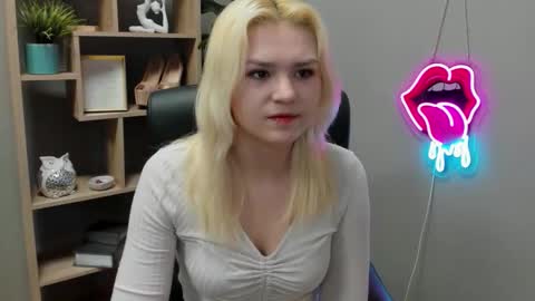 Snapshot of lilysweetxo chatting on 31, 3, 2026 Lily online show from 31, 3, 2026