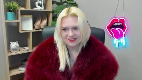 Snapshot of lilysweetxo chatting on 1, 4, 2026 Lily online show from 1, 4, 2026