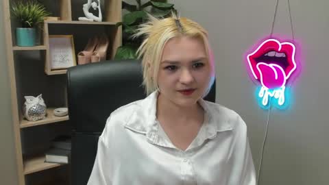 Snapshot of lilysweetxo chatting on 3, 4, 2026 Lily online show from 3, 4, 2026