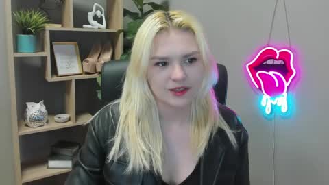 Snapshot of lilysweetxo chatting on 7, 4, 2026 Lily online show from 7, 4, 2026