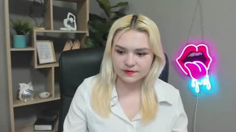 Snapshot of lilysweetxo chatting on 13, 4, 2026 Lily online show from 13, 4, 2026