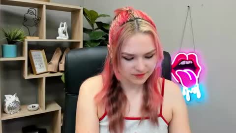 Snapshot of lilysweetxo chatting on 25, 6, 2026 Lily online show from 25, 6, 2026