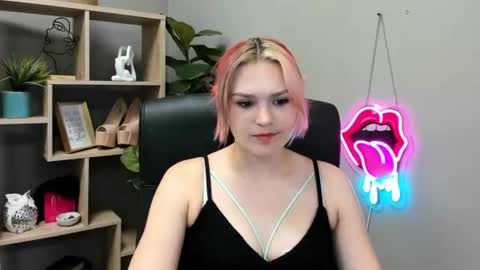 Snapshot of lilysweetxo chatting on 28, 6, 2026 Lily online show from 28, 6, 2026
