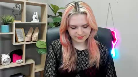 Snapshot of lilysweetxo chatting on 4, 7, 2026 Lily online show from 4, 7, 2026
