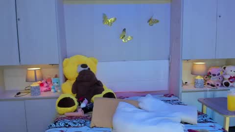 lilywhitee1 online show from 18, 4, 2026