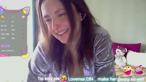 LilyXSky online show from 10, 4, 2026