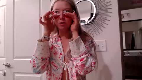 Lily Monroe online show from 8, 1, 2026