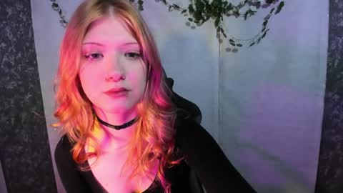 Snapshot of lina_vi chatting on 7, 4, 2026 Lina online show from 7, 4, 2026