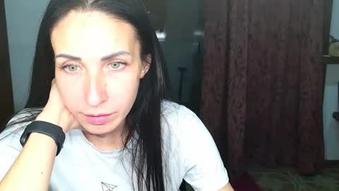 Snapshot of linalivee chatting on 4, 11, 2025 LinaLivee online show from 4, 11, 2025