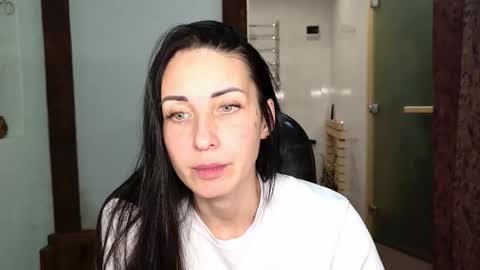 Snapshot of linalivee chatting on 17, 11, 2025 LinaLivee online show from 17, 11, 2025