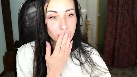 Snapshot of linalivee chatting on 19, 11, 2025 LinaLivee online show from 19, 11, 2025